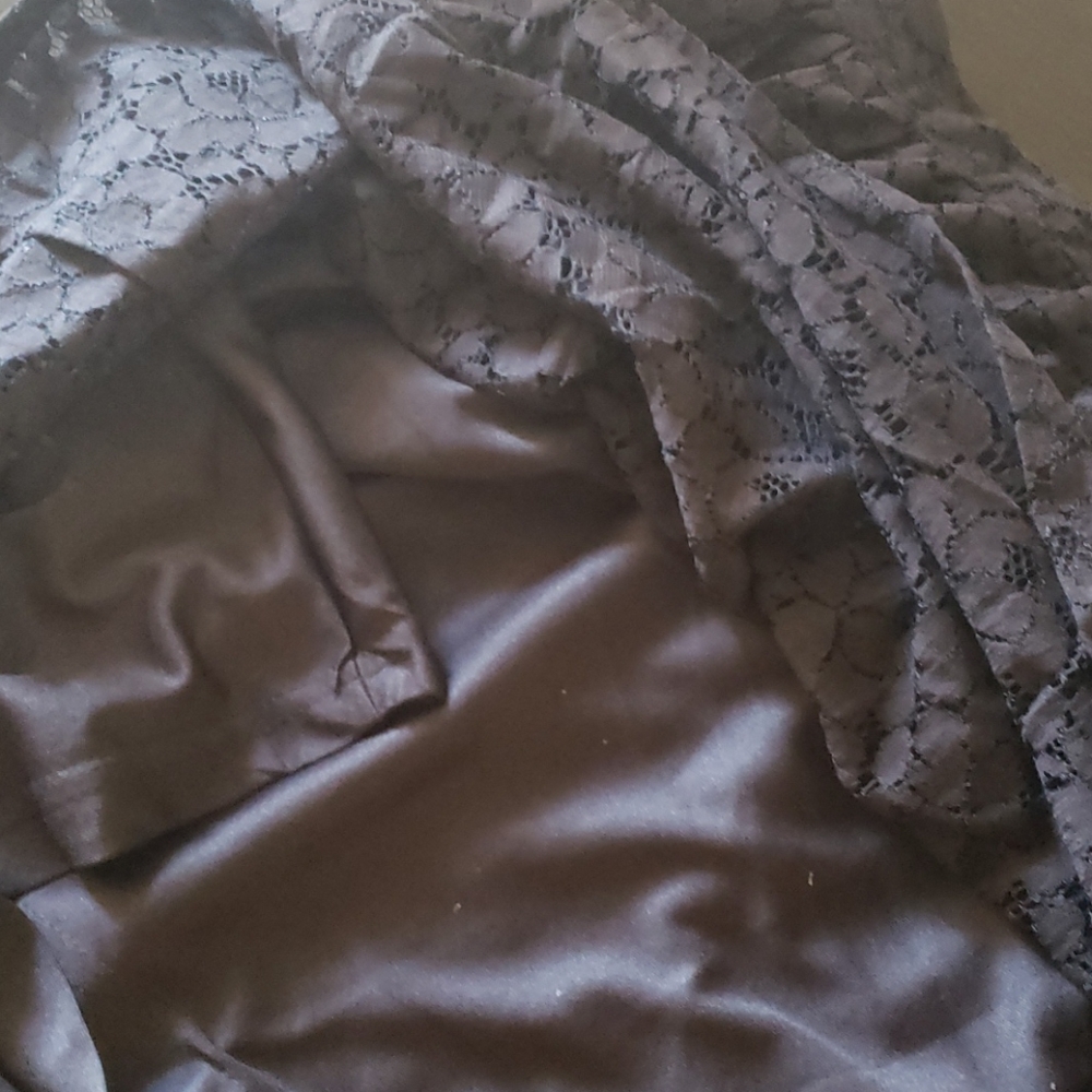 Skirt - Picture 2 of 3